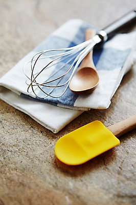 포토 JPG 스튜디오촬영 생활용품 주방용품 수저 실내 사람없음 아웃포커스 수건 숟가락 도구 오브젝트 거품기 주걱 국내포토 식기 촬영기법 내부 위생용품 파일형식