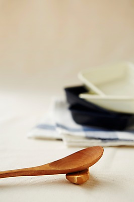 포토 JPG 스튜디오촬영 그릇 식기 접시 생활용품 주방용품 수저 실내 근접촬영 사람없음 아웃포커스 수건 숟가락 도구 받침대 오브젝트 국내포토 뷰포인트 촬영기법 내부 위생용품 파일형식