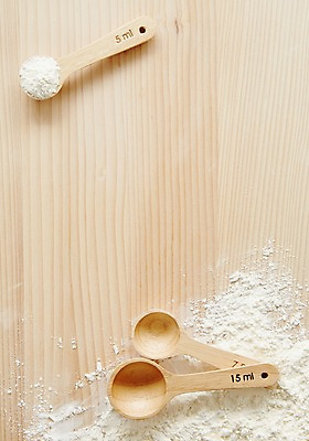 포토 JPG 스튜디오촬영 생활용품 식재료 주방용품 실내 사람없음 숟가락 도구 오브젝트 밀가루 계량스푼 국내포토 수저 내부 가루 파일형식