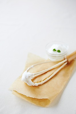 포토 JPG 스튜디오촬영 그릇 생활용품 식재료 주방용품 실내 사람없음 아웃포커스 거품 도구 화장지 오브젝트 반죽 거품기 국내포토 식기 촬영기법 내부 파일형식