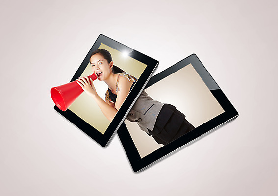 PSD 서양인 외국인 편집 편집이미지 여자 안내 말하기 들기 사람 상반신 20대 성인 옆모습 태블릿 확성기 외침 알림 합성 치어리더 깔대기 여자만 성인여자만 청년만 청년여자만 성인만 이미지편집 뷰포인트 모션 인종 청년 전자제품 스마트기기 소리 파일형식