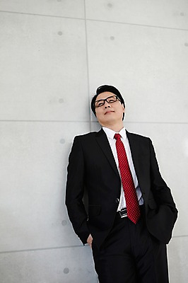 포토 JPG 스튜디오촬영 라이프스타일 응시 남자 안경 벽 40대 비즈니스 중년라이프 실내 한명 서기 사람 동양인 정장 상반신 라이프 앞모습 한국인 비즈니스맨 중년남자한명만 국내포토 1 시선 잡화 옷 뷰포인트 중년 모션 인종 내부 생활 직장인 남자한명만 중년남자만 파일형식