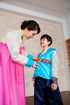 포토 JPG 스튜디오촬영 한국문화 한국전통 전통 여자 명절 기념일 남자 행복 전통문화 아들 어린이 40대 중년 가족 중년라이프 엄마 한국 실내 서기 웃음 사람 동양인 이벤트 소년 상반신 두명 옆모습 설날 마주보기 추석 기쁨 한국인 가족라이프 전통의상 한복 특별함 국내포토 모자관계 동양문화 라이프스타일 감정 아시아 문화 뷰포인트 컨셉 관계 모션 표정 인종 성인 내부 파일형식