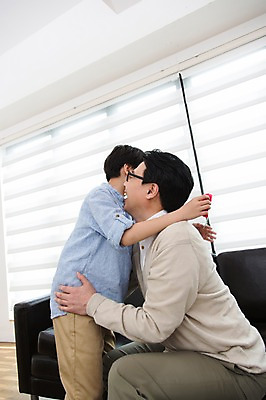 포토 JPG 스튜디오촬영 라이프스타일 기념일 남자 꽃 행복 아들 어린이 40대 중년 의자 가족 안기 포옹 중년라이프 실내 가족애 서기 웃음 사람 앉기 동양인 이벤트 소년 두명 라이프 옆모습 소파 화목 기쁨 한국인 가족라이프 아빠 어버이날 5월 카네이션 5월행사 가정의달 특별함 부자지간 국내포토 식물 감정 뷰포인트 가구 컨셉 관계 모션 표정 사랑 인종 성인 내부 생활 날짜 파일형식