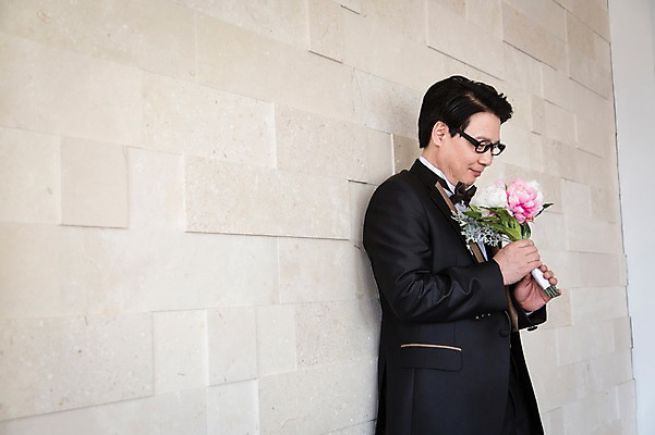 포토 JPG 스튜디오촬영 식물 라이프스타일 남자 꽃 행복 안경 벽 부케 40대 신랑 결혼 중년라이프 실내 한명 들기 사람 동양인 정장 턱시도 상반신 라이프 옆모습 기댐 한국인 리마인드웨딩 특별함 성인한명만 중년남자한명만 국내포토 1 잡화 옷 감정 뷰포인트 꽃다발 중년 컨셉 모션 인종 이벤트 내부 생활 남자한명만 중년남자만 성인만 파일형식