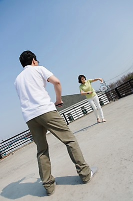 포토 JPG 주간 전신 라이프스타일 부부 커플 여자 남자 40대 중년 중년라이프 주택 건강 서기 들기 사람 동양인 야외 두명 건물 라이프 앞모습 뒷모습 울타리 운동 정원 한국인 라켓 배드민턴라켓 셔틀콕 배드민턴 중년만 국내포토 자연요소 건축물 스포츠용품 뷰포인트 관계 모션 인종 성인 생활 담장 구기 성인만 파일형식