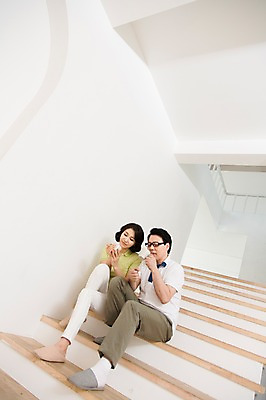 포토 JPG 스튜디오촬영 전신 라이프스타일 부부 커플 여자 남자 40대 중년 중년라이프 티타임 휴식 잔 실내 들기 사람 앉기 동양인 취미 두명 라이프 컵 계단 한국인 마시기 부부생활 중년만 국내포토 식기 컨셉 관계 모션 인종 성인 내부 생활 성인만 파일형식