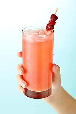 포토 JPG 스튜디오촬영 손 음료 음식 잔 한손 실내 한명 들기 신체부위 장식 컵 얼음 주스 막대기 과일주스 생과일 자몽주스 국내포토 자연요소 1 식기 과일 모션 사람 내부 파일형식