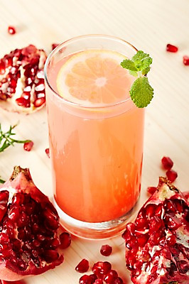 포토 JPG 스튜디오촬영 음료 음식 과일 잔 실내 사람없음 아웃포커스 컵 주스 과일주스 자몽 석류 생과일 자몽주스 국내포토 식기 촬영기법 내부 파일형식