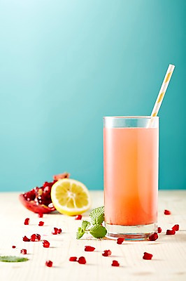 포토 JPG 스튜디오촬영 음료 음식 과일 잔 실내 빨대 사람없음 아웃포커스 컵 주스 과일주스 레몬 자몽 석류 생과일 자몽주스 국내포토 식기 촬영기법 내부 파일형식