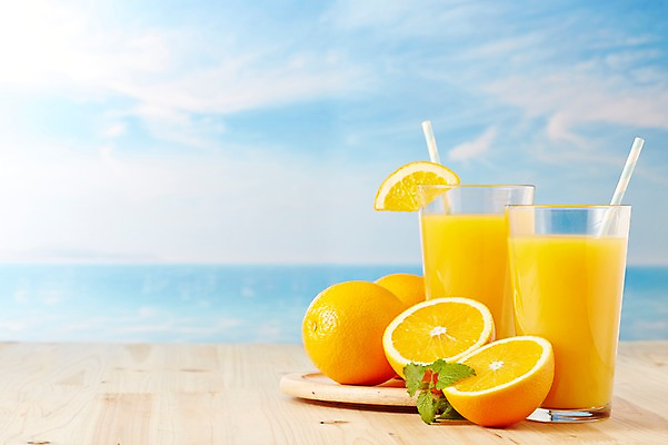 포토 JPG 주간 구름 음료 음식 오렌지 과일 하늘 잔 빨대 사람없음 야외 컵 주스 과일주스 오렌지주스 생과일 국내포토 자연요소 식기 파일형식