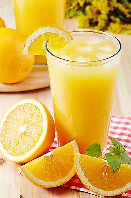 포토 JPG 스튜디오촬영 식물 꽃 음료 음식 오렌지 과일 잔 쟁반 실내 사람없음 아웃포커스 장식 컵 얼음 주스 과일주스 오렌지주스 생과일 국내포토 자연요소 식기 촬영기법 내부 파일형식