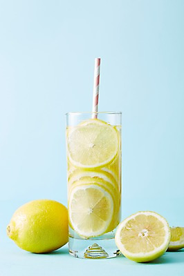 포토 JPG 스튜디오촬영 음료 음식 과일 잔 실내 빨대 사람없음 컵 주스 과일주스 레몬 레모네이드 슬라이스 생과일 국내포토 식기 내부 에이드 파일형식