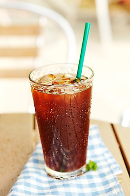 포토 JPG 주간 커피 음료 음식 의자 탁자 잔 빨대 사람없음 야외 아웃포커스 컵 얼음 아메리카노 아이스커피 아이스아메리카노 국내포토 자연요소 식기 가구 촬영기법 파일형식