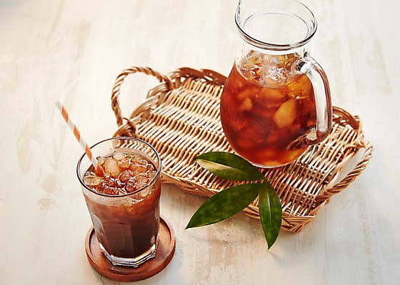 포토 JPG 스튜디오촬영 커피 음료 음식 주전자 잔 쟁반 실내 빨대 사람없음 컵 얼음 컵받침 아메리카노 아이스커피 아이스아메리카노 국내포토 자연요소 식기 주방용품 내부 받침대 파일형식