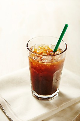 포토 JPG 스튜디오촬영 커피 음료 음식 잔 실내 빨대 사람없음 아웃포커스 컵 얼음 아메리카노 아이스커피 아이스아메리카노 국내포토 자연요소 식기 촬영기법 내부 파일형식