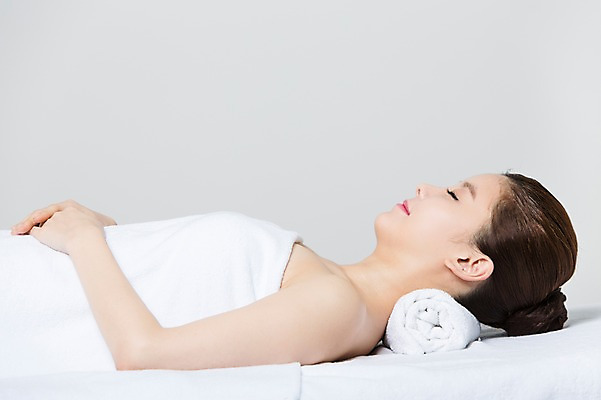 포토 JPG 스튜디오촬영 우먼라이프 여자 실내 한명 사람 동양인 상반신 20대 성인 옆모습 수건 눕기 뷰티 눈감음 스파 한국인 마사지 매끈함 순수 청순 의료성형뷰티 여자만 여자한명만 성인여자만 청년만 청년여자만 성인한명만 청년여자한명만 성인여자한명만 성인만 국내포토 1 라이프스타일 뷰포인트 컨셉 모션 인종 청년 내부 위생용품 감각 파일형식