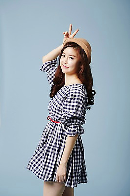 포토 JPG 스튜디오촬영 모자 우먼라이프 원피스 여자 포즈 모션 실내 한명 서기 웃음 사람 동양인 손짓 20대 성인 옆모습 귀여움 한국인 클래식 순수 브이 청순 의료성형뷰티 여자만 여자한명만 성인여자만 청년만 청년여자만 성인한명만 청년여자한명만 성인여자한명만 성인만 국내포토 1 라이프스타일 잡화 옷 뷰포인트 컨셉 표정 인종 청년 내부 파일형식
