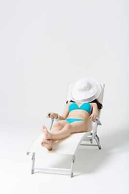 포토 JPG 스튜디오촬영 전신 모자 우먼라이프 계절 여자 수영복 여유 휴가 휴식 실내 한명 사람 동양인 20대 성인 앞모습 여름 여름휴가 바캉스 비키니 눕기 섹시 한국인 잠 선베드 낮잠 비치베드 의료성형뷰티 여자만 여자한명만 성인여자만 청년만 청년여자만 성인한명만 청년여자한명만 성인여자한명만 성인만 국내포토 1 라이프스타일 잡화 옷 감정 뷰포인트 컨셉 의자 모션 인종 청년 내부 파일형식 여름_계절