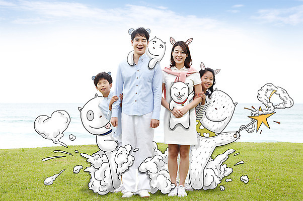 주간 전신 PSD 식물 동물 구름 편집 편집이미지 라이프스타일 여자 남자 딸 별 아들 어린이 백그라운드 가족 포토일러 하늘 엄마 합성일러스트 서기 웃음 들기 사람 동양인 소녀 소년 잔디 여러명 성인 야외 앞모습 30대 맑음 고양이 한국인 하트 가족라이프 풀 아빠 핵가족 디지털합성 편집일러스트 반려 이미지편집 자연요소 모양 뷰포인트 다수 포유류 관계 모션 날씨 표정 인종 생활 장년 반려동물 파일형식