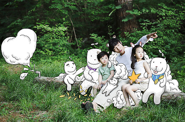 주간 전신 PSD 나무 식물 동물 구름 편집 편집이미지 라이프스타일 여자 남자 딸 아들 어린이 백그라운드 가족 포토일러 휴가 합성일러스트 사람 앉기 동양인 손짓 소녀 소년 성인 야외 세명 30대 소풍 고양이 한국인 하트 가리킴 가족라이프 풀 아빠 숲 디지털합성 편집일러스트 나무토막 반려 이미지편집 자연요소 모양 포유류 관계 모션 인종 생활 장년 반려동물 야외활동 파일형식