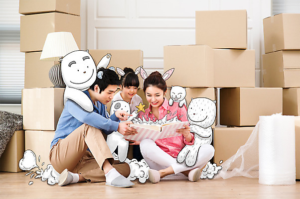 전신 PSD 동물 편집 편집이미지 응시 여자 남자 딸 행복 어린이 백그라운드 포장 가족 포토일러 엄마 실내 합성일러스트 웃음 들기 사람 앉기 동양인 소녀 성인 세명 30대 청춘 상자 쌓기 고양이 한국인 짐 아빠 이사 앨범 핵가족 디지털합성 편집일러스트 내집마련 이삿짐 반려 이미지편집 시선 감정 컨셉 포유류 관계 모션 부동산 표정 인종 내부 장년 반려동물 파일형식