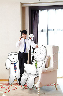 주간 전신 PSD 외국인 동물 편집 편집이미지 남자 백그라운드 의자 비즈니스 창문 포토일러 넥타이 실내 합성일러스트 한명 서기 사람 동양인 정장 20대 성인 앞모습 노트북 스마트폰 청춘 소파 중국인 고양이 기댐 업무 커튼 직장인 비즈니스맨 작업실 디지털합성 편집일러스트 통화 반려 남자만 남자한명만 성인남자만 청년만 청년남자만 청년남자한명만 성인한명만 성인남자한명만 성인만 이미지편집 자연요소 직업 1 잡화 옷 뷰포인트 가구 컨셉 포유류 모션 인종 청년 내부 전자제품 핸드폰 스마트기기 반려동물 작업 파일형식