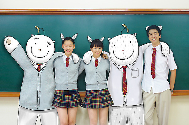 PSD 동물 편집 편집이미지 학생 여학생 여자 교육 남자 교복 남학생 백그라운드 교실 포토일러 어깨동무 실내 합성일러스트 서기 웃음 사람 동양인 손짓 여러명 상반신 앞모습 10대 친구 스쿨라이프 십대라이프스타일 고양이 칠판 한국인 디지털합성 편집일러스트 반려 십대만 이미지편집 라이프스타일 옷 뷰포인트 포즈 다수 포유류 학교 관계 모션 청소년 표정 인종 내부 반려동물 파일형식