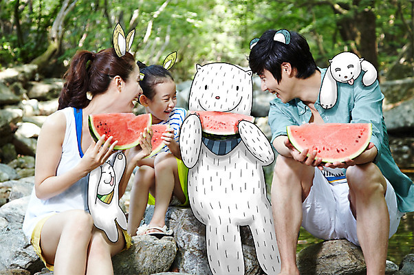 주간 전신 PSD 나무 식물 동물 편집 편집이미지 계절 여자 남자 딸 어린이 백그라운드 과일 포토일러 엄마 휴가 여름음식 수박 합성일러스트 웃음 들기 사람 앉기 동양인 소녀 성인 야외 세명 여름 여름휴가 바캉스 계곡 고양이 캠핑 한국인 돌_바위 바위 아빠 숲 디지털합성 편집일러스트 반려 제철음식 제철과일 이미지편집 자연요소 음식 포유류 가족 모션 레저 표정 인종 반려동물 제철 파일형식 여름_계절