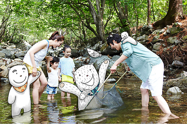 전신 PSD 나무 식물 동물 편집 편집이미지 계절 여자 남자 딸 아들 어린이 백그라운드 가족 포토일러 엄마 휴가 합성일러스트 어류 서기 사람 동양인 소녀 소년 여러명 성인 여름 여름휴가 바캉스 계곡 고양이 캠핑 한국인 망 그물 아빠 디지털합성 편집일러스트 고기잡이 반려 이미지편집 다수 포유류 관계 모션 레저 어업 인종 반려동물 수중동물 파일형식 여름_계절