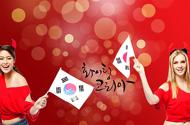 PSD 서양인 외국인 편집 편집이미지 여자 응원 뿔 서기 웃음 들기 사람 동양인 상반신 성인 두명 축구 응원용품 깃발 머리띠 자신감 국기 태극기 붉은악마 축구응원 열정 여자만 성인여자만 성인만 월드싸커 이미지편집 감정 스포츠 장신구 모션 표정 인종 구기 오브젝트 파일형식