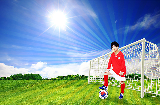 전신 PSD 구름 편집 편집이미지 남자 어린이 유니폼 축구공 공 하늘 축구선수 운동선수 한명 서기 사람 동양인 소년 태양 반사 축구 경기장 한국인 자신감 축구장 골대 열정 축구골대 남자만 남자한명만 어린이만 소년만 소년한명만 월드싸커 이미지편집 자연요소 1 옷 감정 스포츠 축구용품 스포츠시설 모션 인종 구기 파일형식