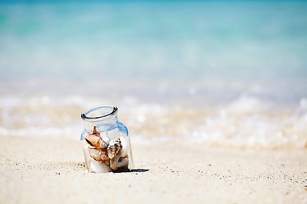 포토 JPG 주간 해외기획촬영 계절 모래 바다 백그라운드 유리병 2014년태국 풍경 해변 사람없음 야외 아웃포커스 여름 모래사장 여름풍경 소라 병 국내포토 자연요소 식기 병_용기 어패류 촬영기법 파일형식 여름_계절
