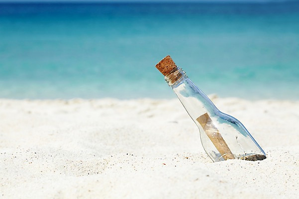 포토 JPG 주간 해외기획촬영 계절 종이 모래 바다 유리병 2014년태국 풍경 해변 사람없음 야외 아웃포커스 여름 모래사장 여름풍경 닫힘 뚜껑 마개 닫기 병 편지 오브젝트 담기 코르크 국내포토 자연요소 식기 모션 병_용기 촬영기법 파일형식 여름_계절