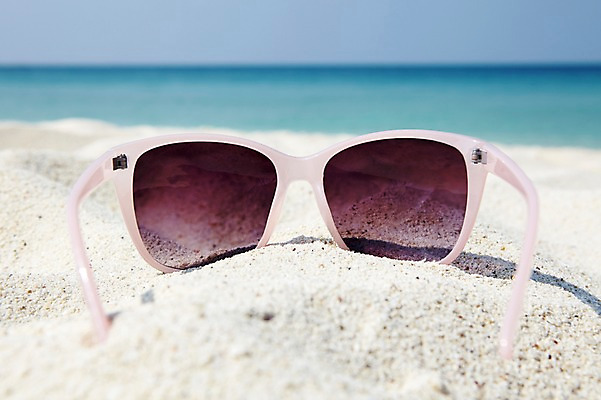 포토 JPG 주간 해외기획촬영 계절 모래 바다 2014년태국 풍경 해변 사람없음 야외 아웃포커스 여름 모래사장 선글라스 여름풍경 오브젝트 국내포토 자연요소 안경 촬영기법 파일형식 여름_계절