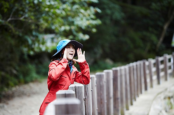포토 JPG 주간 나무 식물 여자 산 한국 한명 서기 사람 동양인 손짓 상반신 20대 성인 야외 아웃포커스 울타리 외침 등산 한국인 숲 등산복 상쾌 등산모자 경기도 가평 유명산 청년만 청년여자만 청년여자한명만 성인여자한명만 국내포토 자연요소 모자_잡화 1 옷 감정 아시아 모션 촬영기법 인종 청년 담장 소리 트래킹 여자만 여자한명만 성인여자만 성인만 파일형식