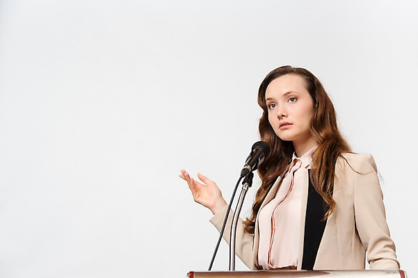 포토 JPG 서양인 외국인 백인 해외기획촬영 응시 여자 2013년태국 비즈니스 실내 한명 서기 사람 정장 손짓 상반신 20대 성인 앞모습 비즈니스우먼 발표 목표 강의 마이크 화이트보드 열정 단상 청년만 청년여자만 청년여자한명만 성인여자한명만 국내포토 1 시선 옷 감정 뷰포인트 음향기기 컨셉 모션 인종 청년 내부 직장인 여자만 여자한명만 성인여자만 성인만 파일형식