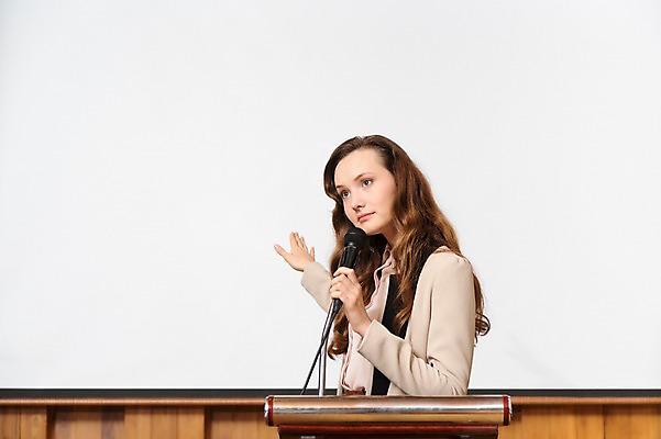 포토 JPG 서양인 외국인 백인 해외기획촬영 응시 여자 2013년태국 비즈니스 실내 한명 서기 사람 정장 손짓 상반신 20대 성인 앞모습 가리킴 비즈니스우먼 발표 목표 강의 마이크 화이트보드 열정 단상 청년만 청년여자만 청년여자한명만 성인여자한명만 국내포토 1 시선 옷 감정 뷰포인트 음향기기 컨셉 모션 인종 청년 내부 직장인 여자만 여자한명만 성인여자만 성인만 파일형식