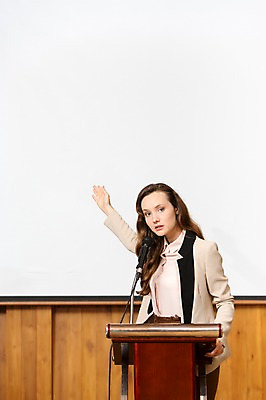 포토 JPG 서양인 외국인 백인 해외기획촬영 여자 2013년태국 비즈니스 실내 한명 서기 사람 정장 손짓 상반신 20대 성인 앞모습 가리킴 비즈니스우먼 발표 목표 강의 마이크 화이트보드 열정 단상 청년만 청년여자만 청년여자한명만 성인여자한명만 국내포토 1 옷 감정 뷰포인트 음향기기 컨셉 모션 인종 청년 내부 직장인 여자만 여자한명만 성인여자만 성인만 파일형식