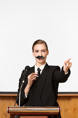 포토 JPG 서양인 외국인 백인 해외기획촬영 응시 여자 2013년태국 비즈니스 수염 실내 한명 서기 들기 사람 정장 손짓 상반신 20대 성인 앞모습 가리킴 비즈니스우먼 목표 강의 콧수염 마이크 열정 남장 단상 청년만 청년여자만 청년여자한명만 성인여자한명만 국내포토 1 시선 옷 감정 뷰포인트 음향기기 컨셉 모션 인종 청년 내부 직장인 여자만 여자한명만 성인여자만 성인만 파일형식