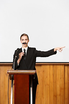 포토 JPG 서양인 외국인 백인 해외기획촬영 여자 2013년태국 비즈니스 수염 실내 한명 서기 들기 사람 정장 손짓 20대 성인 앞모습 가리킴 비즈니스우먼 목표 강의 콧수염 마이크 열정 남장 단상 청년만 청년여자만 청년여자한명만 성인여자한명만 국내포토 1 옷 감정 뷰포인트 음향기기 컨셉 모션 인종 청년 내부 직장인 여자만 여자한명만 성인여자만 성인만 파일형식