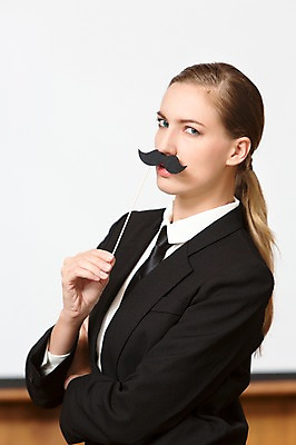 포토 JPG 서양인 외국인 백인 해외기획촬영 여자 2013년태국 비즈니스 수염 실내 한명 들기 사람 정장 상반신 20대 성인 옆모습 아웃포커스 팔짱 비즈니스우먼 목표 콧수염 열정 남장 청년만 청년여자만 청년여자한명만 성인여자한명만 국내포토 1 옷 감정 뷰포인트 컨셉 모션 촬영기법 인종 청년 내부 직장인 여자만 여자한명만 성인여자만 성인만 파일형식