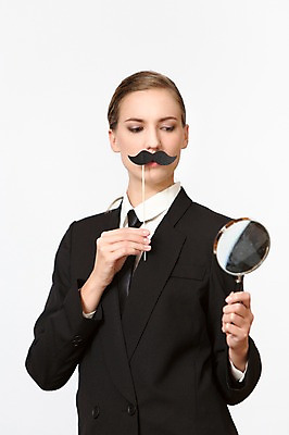 포토 JPG 서양인 외국인 백인 해외기획촬영 응시 여자 2013년태국 비즈니스 돋보기 수염 실내 한명 들기 사람 정장 상반신 20대 성인 앞모습 관찰 비즈니스우먼 목표 콧수염 열정 남장 청년만 청년여자만 청년여자한명만 성인여자한명만 국내포토 1 시선 옷 감정 뷰포인트 컨셉 모션 인종 청년 내부 직장인 여자만 여자한명만 성인여자만 성인만 파일형식