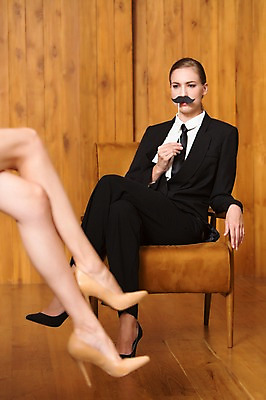 포토 JPG 전신 서양인 외국인 백인 해외기획촬영 여자 구두 2013년태국 의자 비즈니스 수염 실내 사람 앉기 정장 20대 성인 두명 앞모습 옆모습 아웃포커스 신체부위 섹시 다리꼬기 다리 비즈니스우먼 목표 콧수염 열정 남장 여자만 성인여자만 청년만 청년여자만 성인만 국내포토 옷 감정 뷰포인트 가구 신발 컨셉 모션 촬영기법 인종 청년 내부 직장인 파일형식