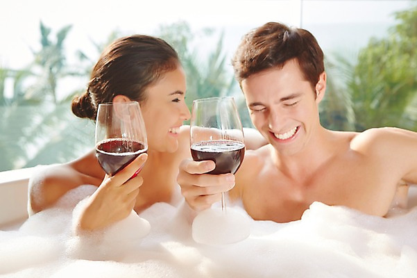 포토 JPG 서양인 외국인 백인 해외기획촬영 커플 여자 남자 행복 여유 2013년태국 커플라이프 와인잔 호텔 휴식 욕조 실내 웃음 들기 사람 상반신 성인 두명 앞모습 아웃포커스 30대 뷰티 와인 눈감음 스파 목욕 거품 욕실 즐거움 화장실 거품목욕 장년만 성인만 국내포토 라이프스타일 감정 뷰포인트 컨셉 술잔 관계 모션 숙소 주류 촬영기법 표정 인종 내부 장년 청결 파일형식