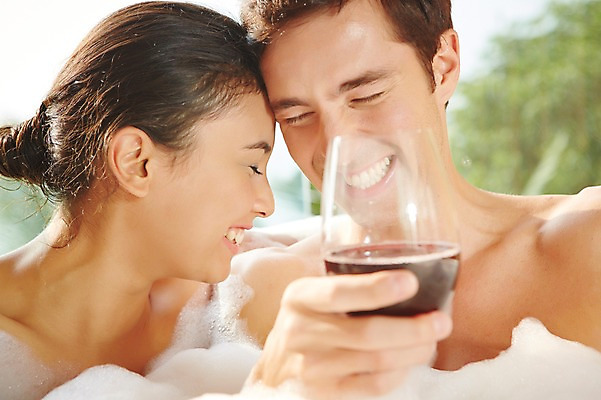 포토 JPG 서양인 외국인 백인 해외기획촬영 커플 여자 남자 행복 여유 2013년태국 커플라이프 와인잔 호텔 휴식 욕조 실내 웃음 들기 사람 상반신 성인 두명 아웃포커스 30대 뷰티 와인 눈감음 스파 목욕 거품 욕실 즐거움 화장실 거품목욕 장년만 성인만 국내포토 라이프스타일 감정 컨셉 술잔 관계 모션 숙소 주류 촬영기법 표정 인종 내부 장년 청결 파일형식