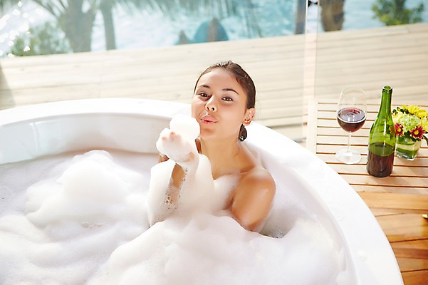 포토 JPG 서양인 외국인 식물 해외기획촬영 여자 꽃 행복 여유 2013년태국 와인잔 탁자 호텔 휴식 욕조 실내 한명 사람 앉기 상반신 성인 30대 뷰티 와인 스파 목욕 거품 욕실 병 불기 몸매 와인병 즐거움 피부관리 화장실 거품목욕 의료성형뷰티 성인여자한명만 장년만 장년여자만 장년여자한명만 국내포토 1 식기 감정 가구 컨셉 술잔 모션 숙소 병_용기 주류 인종 내부 장년 청결 여자만 여자한명만 성인여자만 성인만 파일형식
