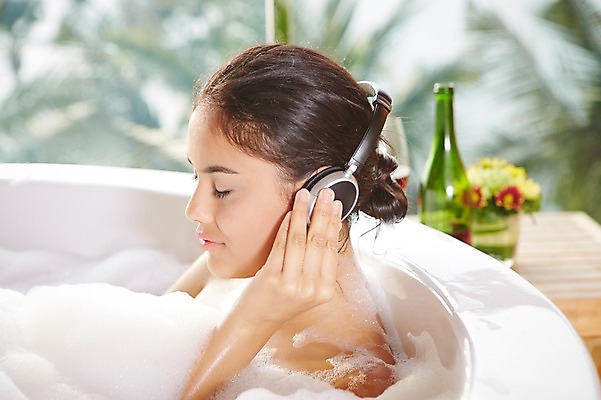 포토 JPG 서양인 외국인 식물 해외기획촬영 여자 꽃 행복 여유 2013년태국 와인잔 탁자 호텔 휴식 욕조 실내 한명 사람 상반신 성인 옆모습 아웃포커스 30대 뷰티 와인 눈감음 헤드폰 헤드셋 스파 목욕 거품 음악감상 욕실 병 피부관리 화장실 거품목욕 의료성형뷰티 성인여자한명만 장년만 장년여자만 장년여자한명만 국내포토 1 식기 감정 뷰포인트 음향기기 가구 컨셉 술잔 모션 숙소 주류 촬영기법 인종 내부 장년 청결 감상 여자만 여자한명만 성인여자만 성인만 파일형식