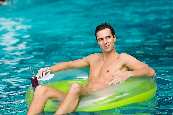 포토 JPG 주간 서양인 외국인 백인 해외기획촬영 남자 음료 2013년태국 여행 물놀이 휴가 수영장 한명 웃음 사람 앉기 20대 성인 야외 여름휴가 바캉스 섹시 풀장 칵테일 병 즐거움 튜브 청년만 청년남자만 청년남자한명만 성인남자한명만 국내포토 자연요소 1 식기 감정 컨셉 모션 놀이 주류 표정 인종 청년 남자만 남자한명만 성인남자만 성인만 파일형식 여름_계절