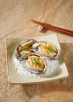 포토 JPG 스튜디오촬영 식기 접시 음식 채소 젓가락 실내 사람없음 아웃포커스 장식 회 해산물 소금 보양식 전복 전복회 국내포토 어패류 촬영기법 수저 내부 몸보신 파일형식